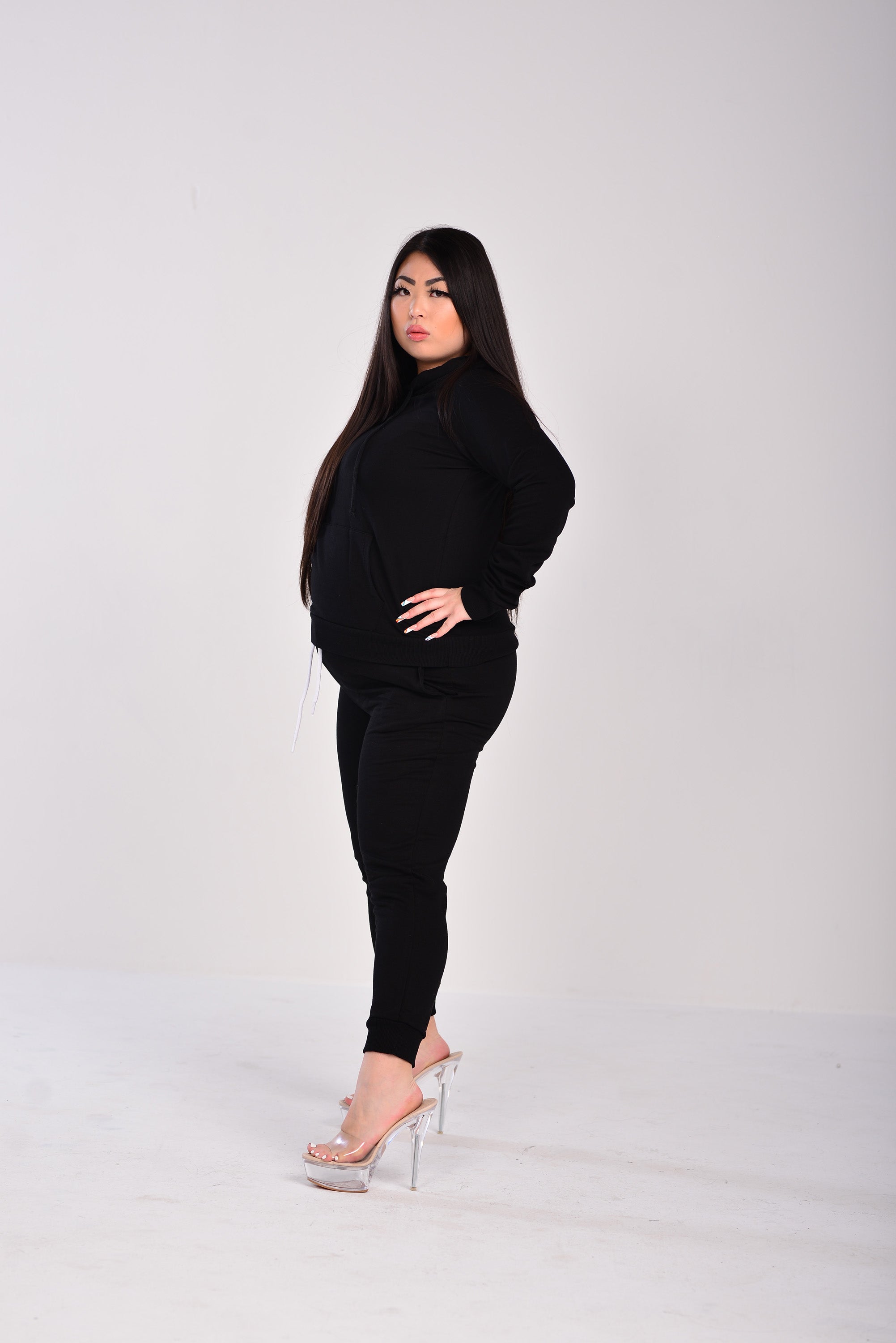 SIMPLE BLACK
