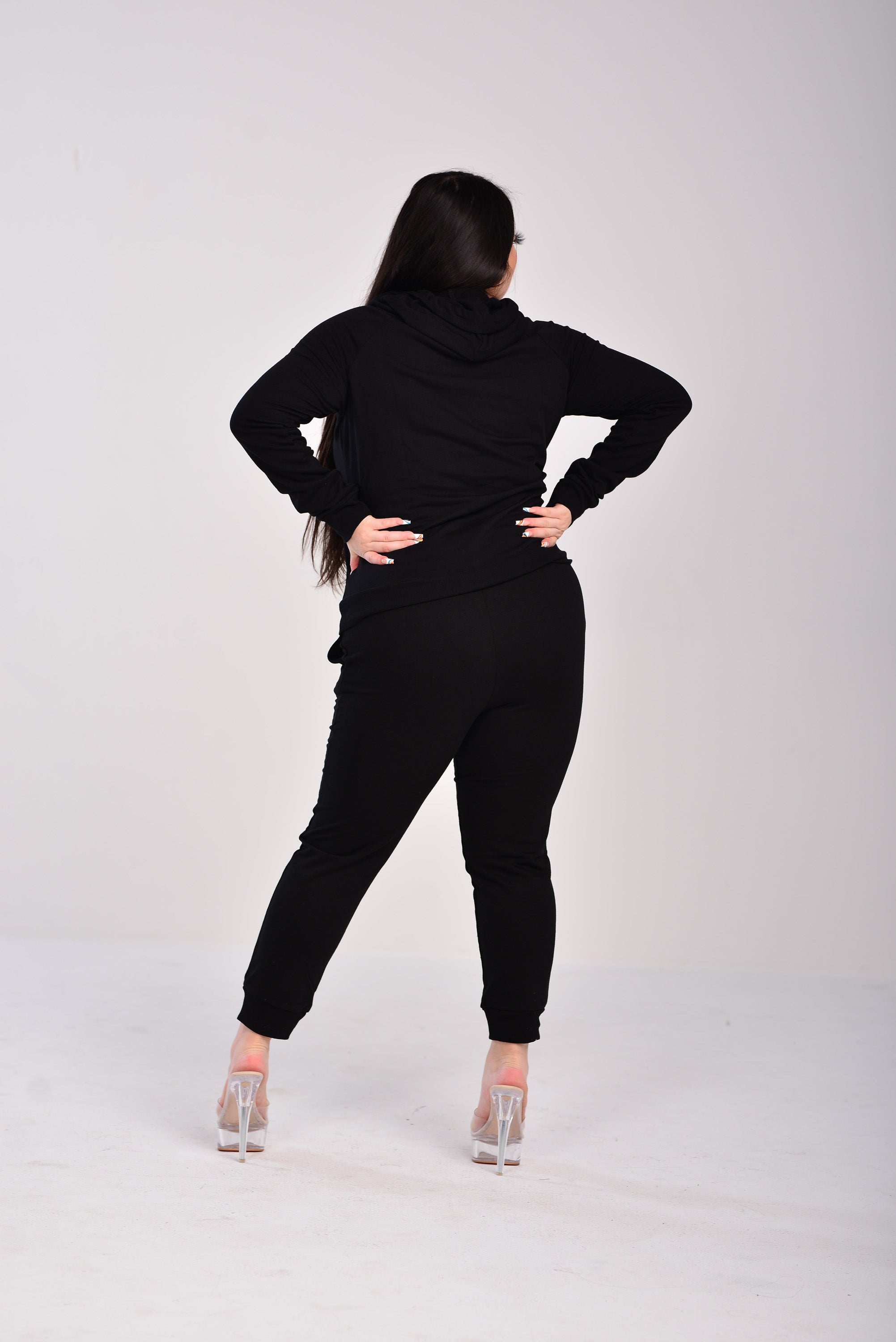 SIMPLE BLACK