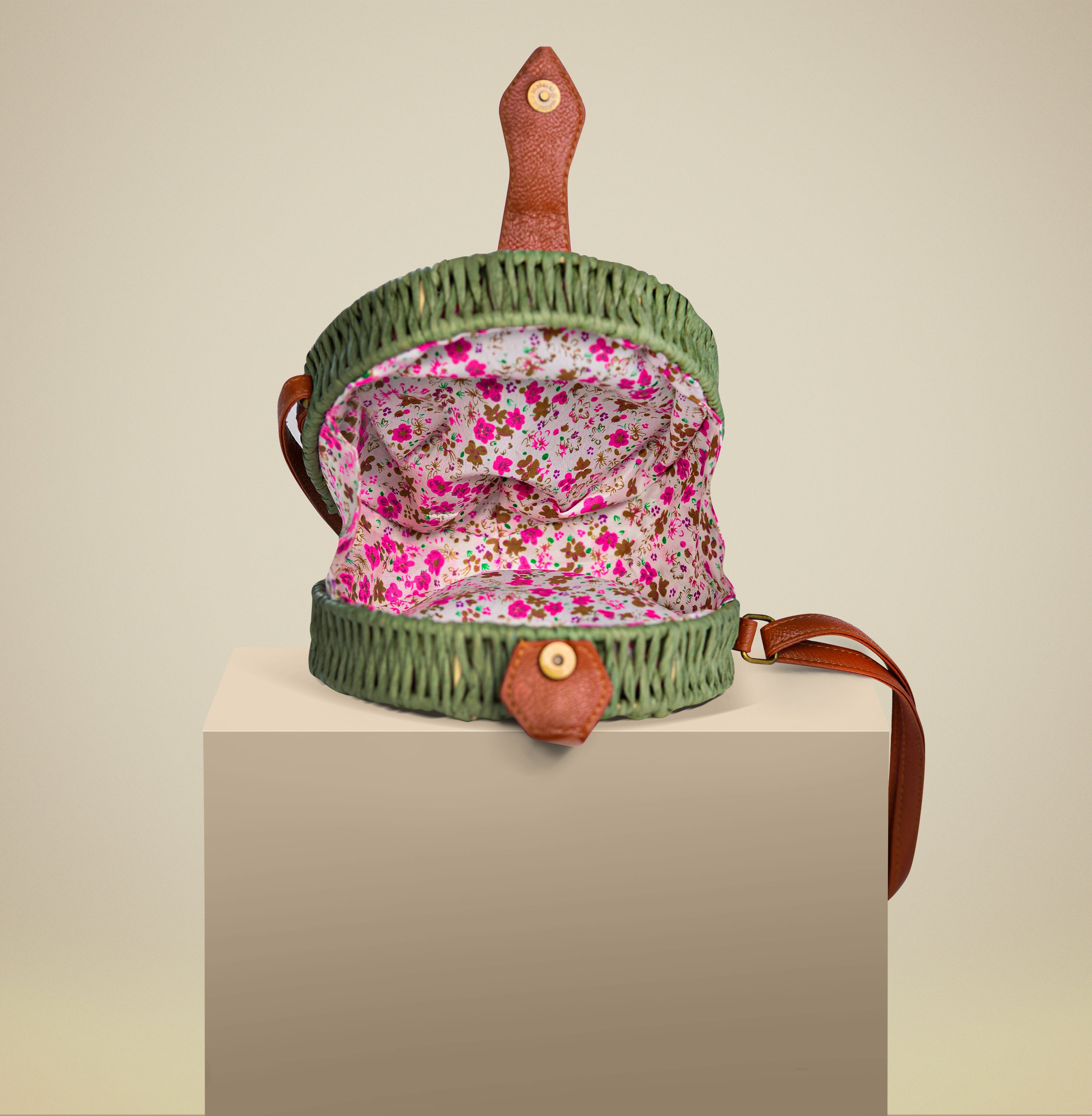 GREEN STRAW BAG