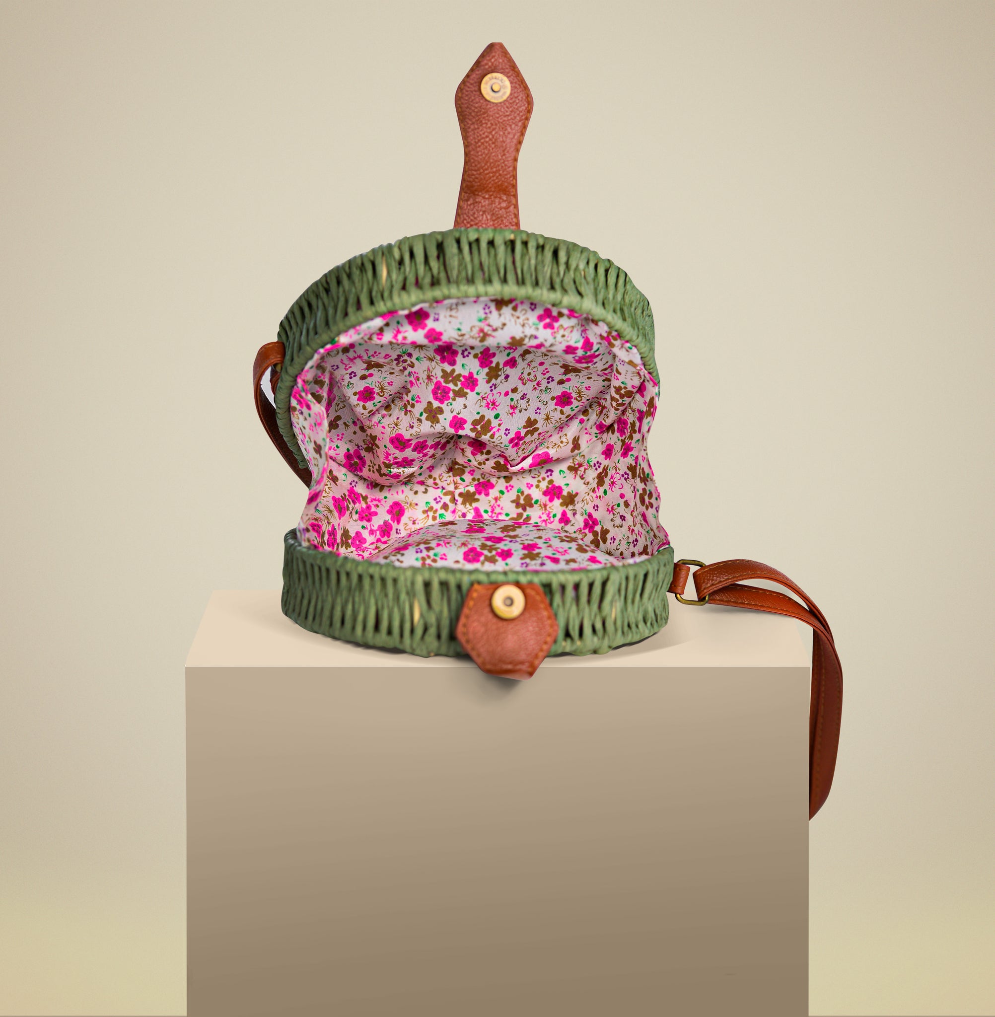GREEN STRAW BAG