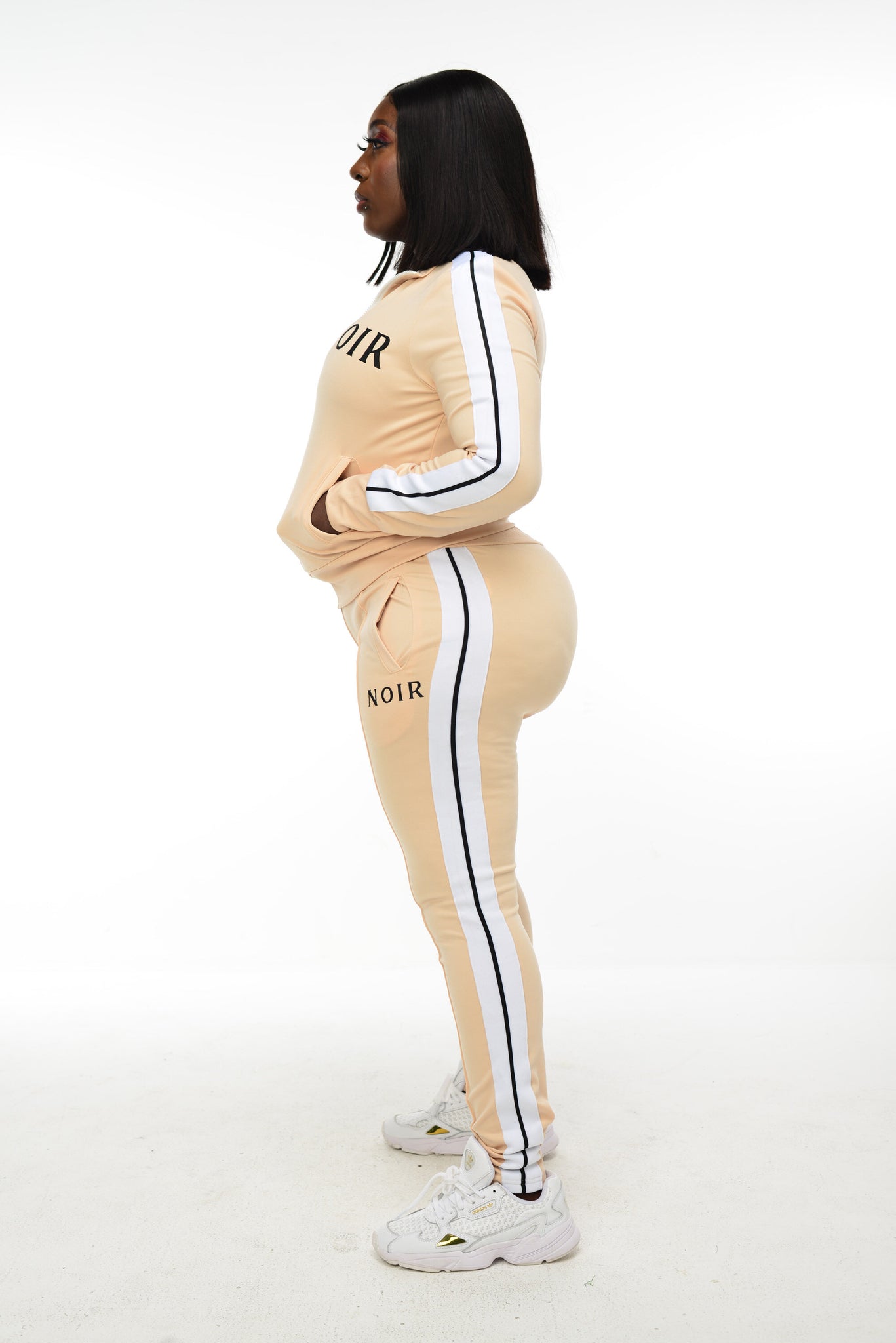 NOIR NUDE